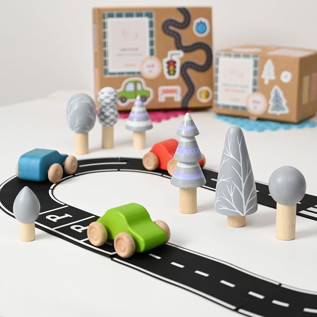 Wooden Wild Track Artic - Set of 12 Tracks, 7 Artic Trees & 3 Cars
