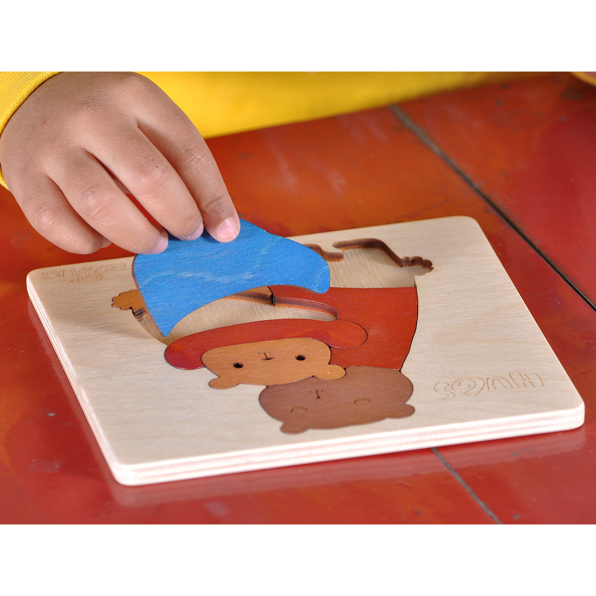 Wooden Hugs Bear Puzzle Board