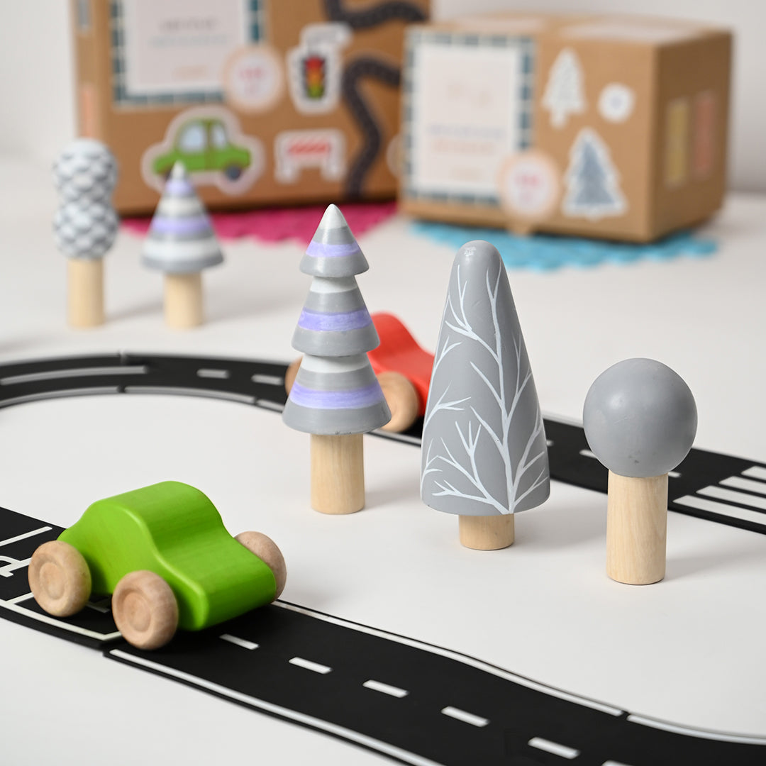 Wooden Wild Track Artic - Set of 12 Tracks, 7 Artic Trees & 3 Cars