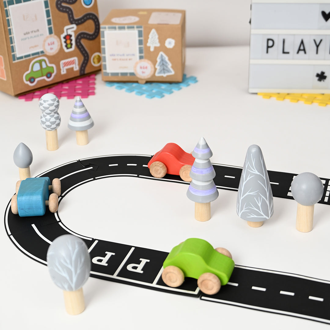 Wooden Wild Track Artic - Set of 12 Tracks, 7 Artic Trees & 3 Cars